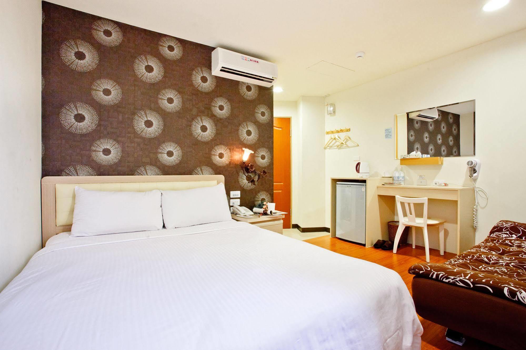 Green Park Commercial Hotel Tainan Buitenkant foto